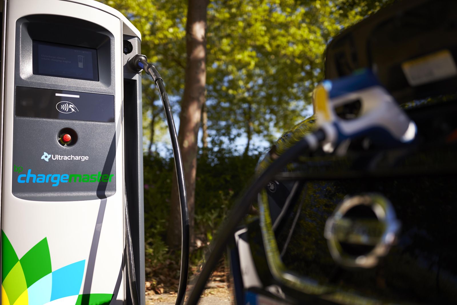 Hertz and BP to create North American EV charging network