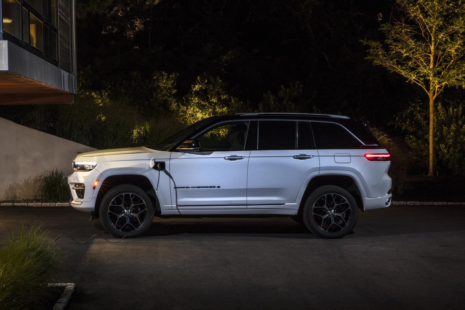 Jeep commits to right-hand drive, concedes disappointing sales