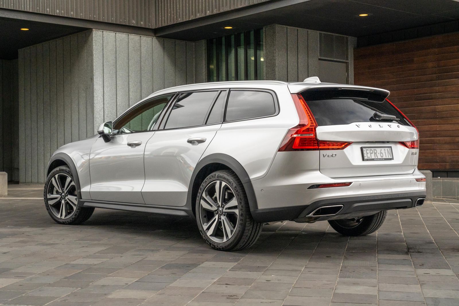 2022 Volvo V60 Cross Country review | CarExpert