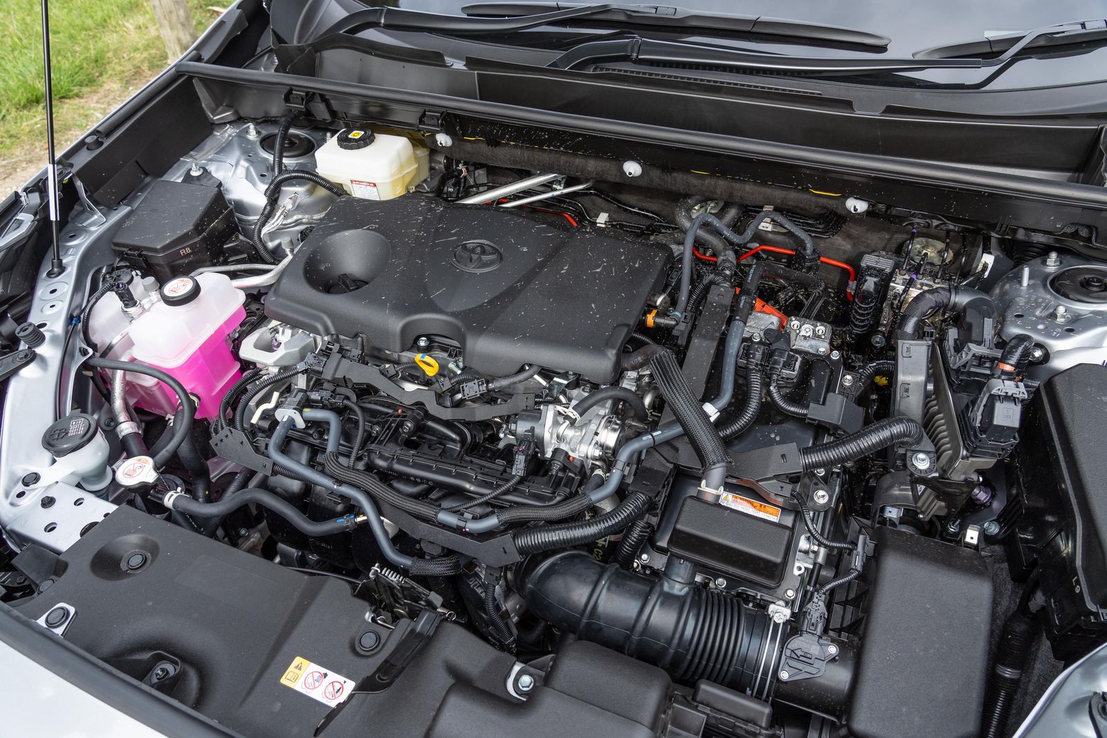 2022 Haval H6 Hybrid v Toyota RAV4 Hybrid comparison