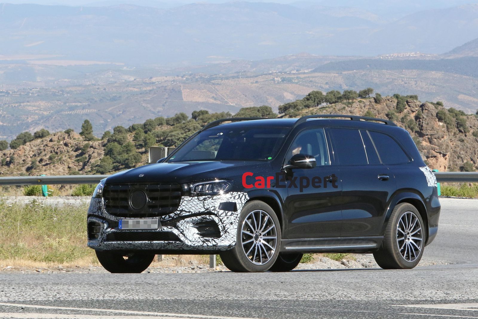 Mercedes-Benz GLS facelift spied