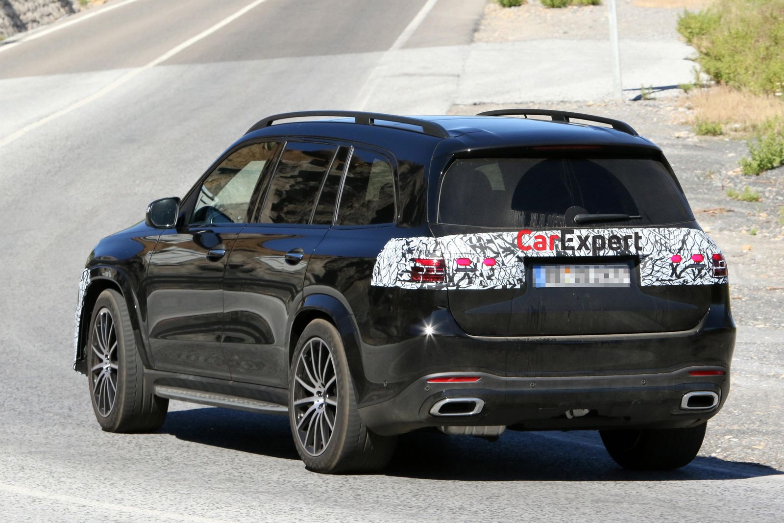 Mercedes-Benz GLS facelift spied