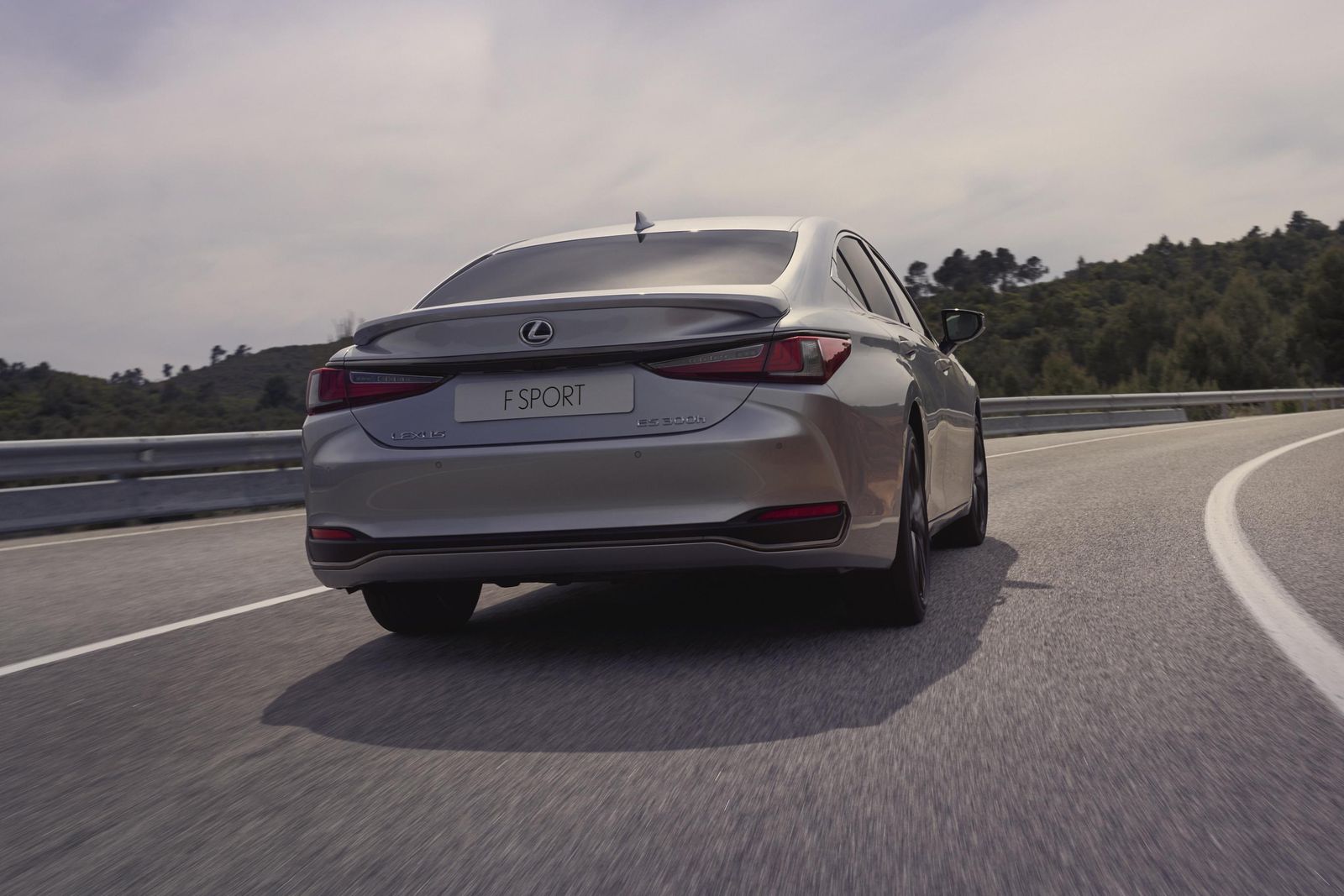 2023 Lexus ES price and specs