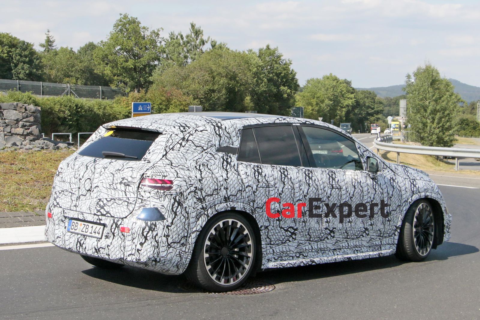 Mercedes-Benz EQE SUV interior revealed