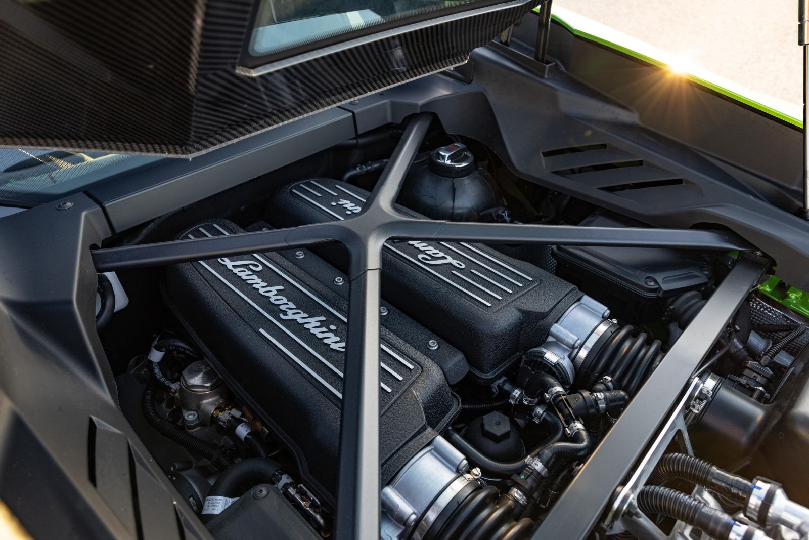 Lamborghini Huracan replacement likely a V10 hybrid