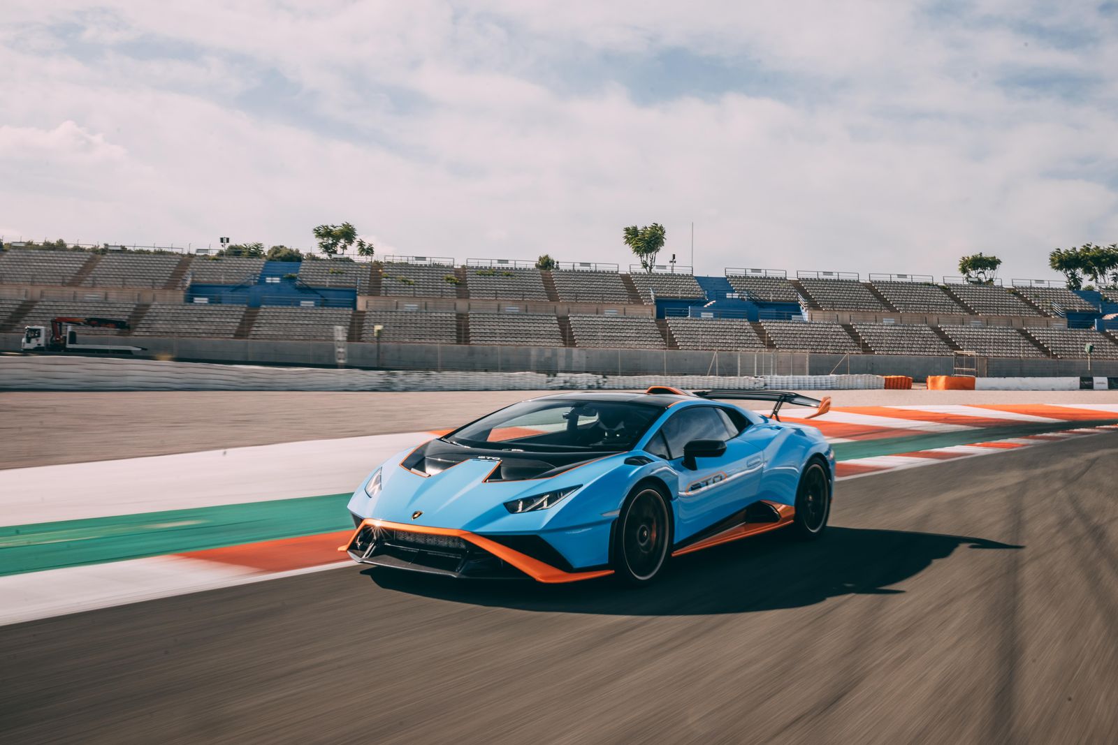 2022 Lamborghini Huracan STO