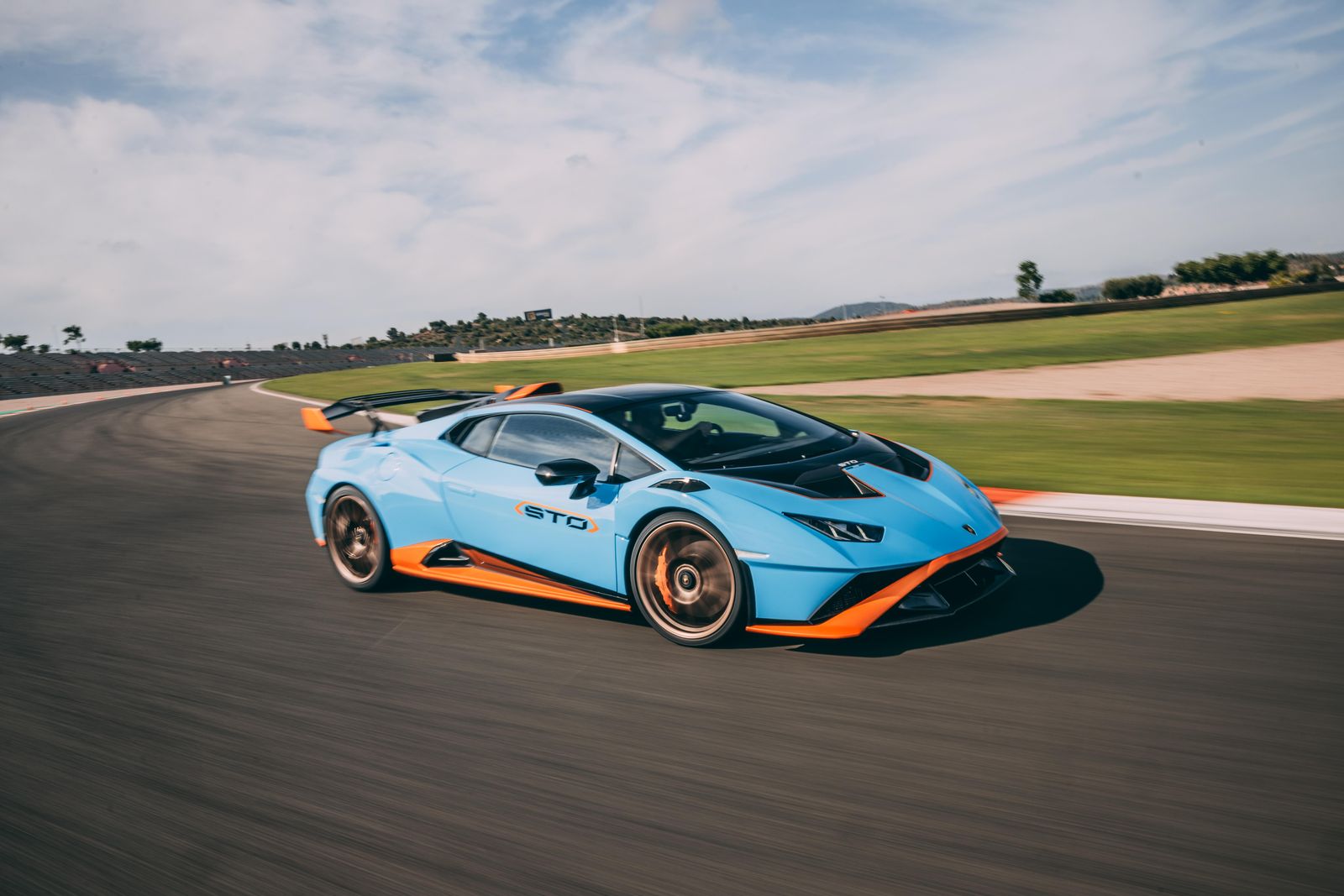 2022 Lamborghini Huracan STO