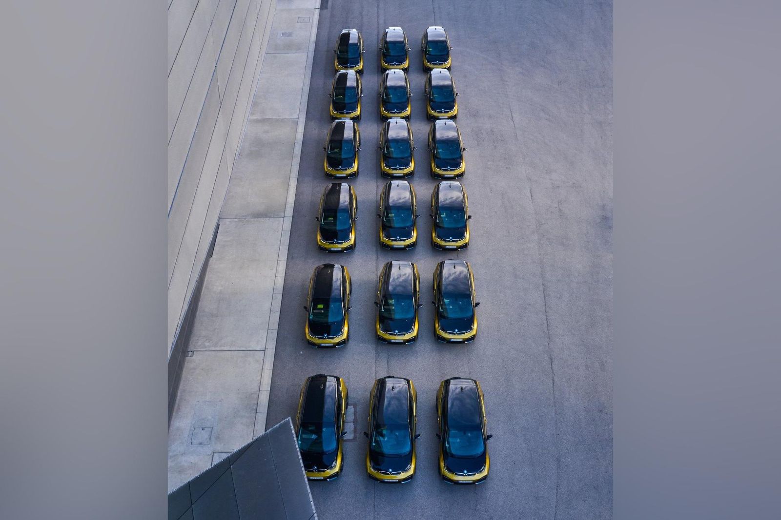 Final BMW i3 EVs painted gold, delivered to rental company