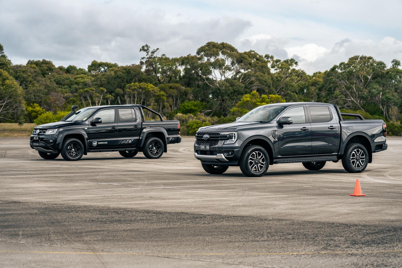2023 Ford Ranger V6 v 2022 Volkswagen Amarok V6: Dragparison