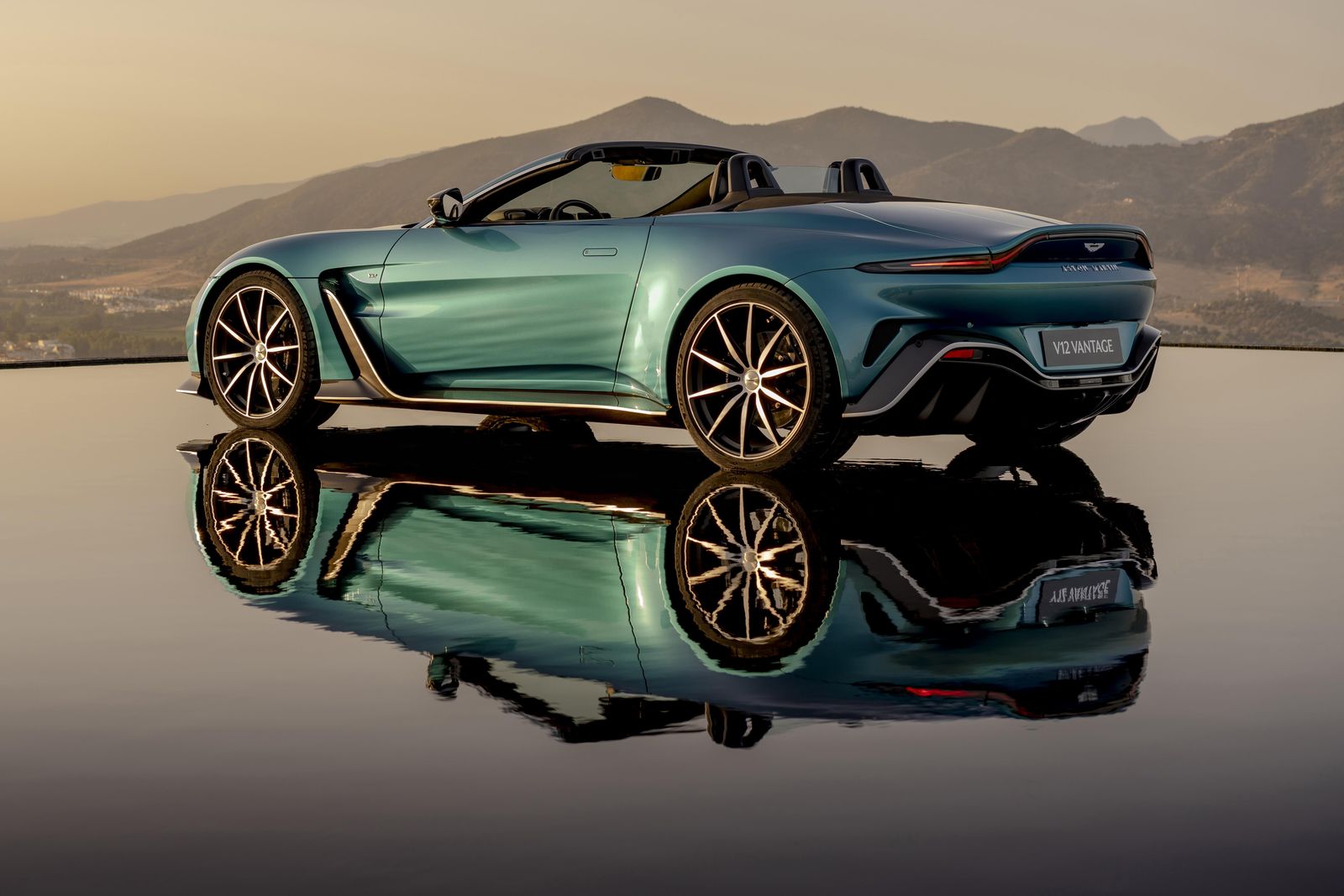 2023 Aston Martin V12 Vantage Roadster revealed