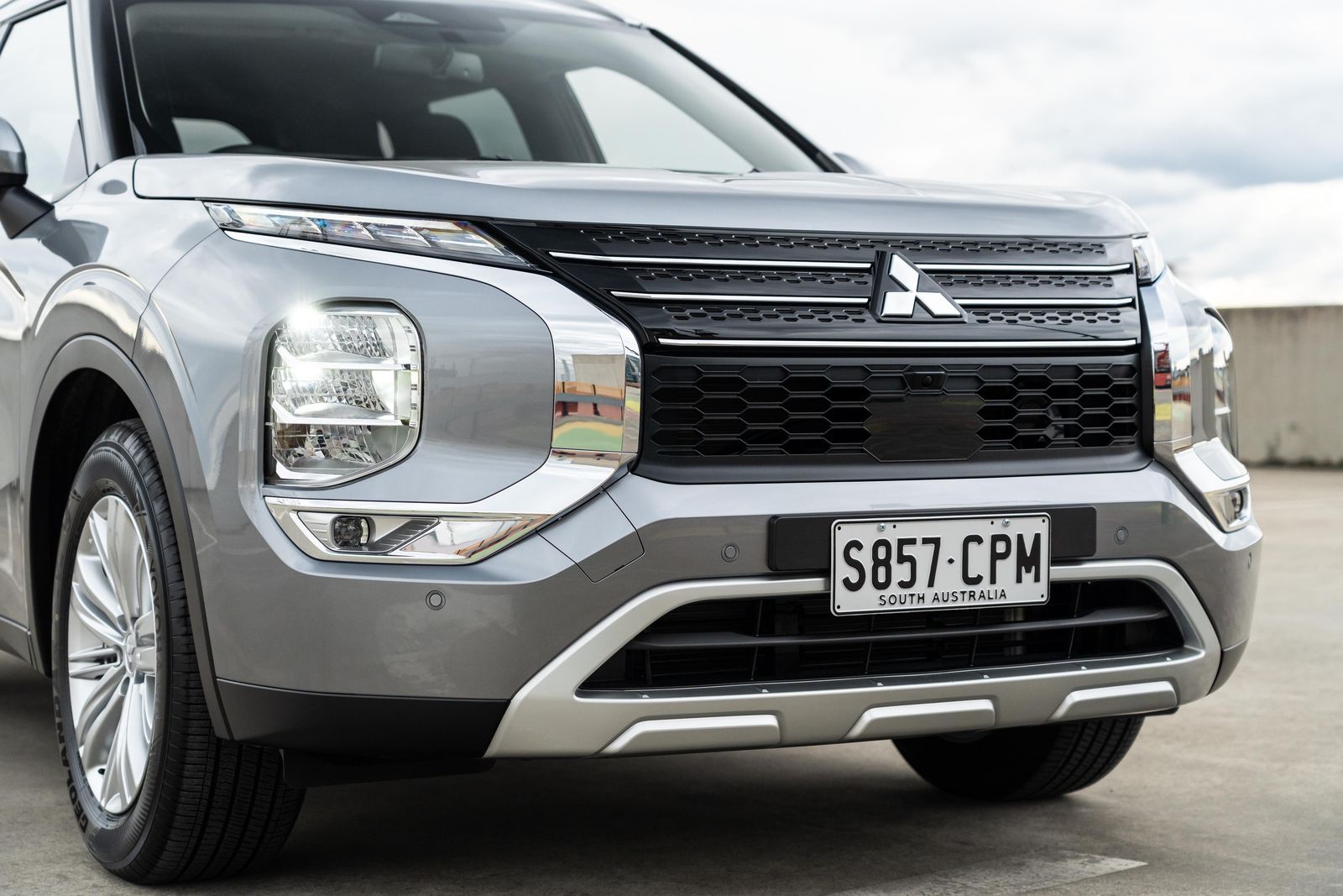 Mitsubishi Outlander v Volkswagen Tiguan Allspace v Honda CR-V comparison