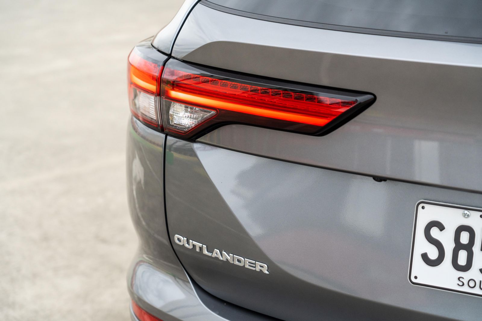 2023 Mitsubishi Outlander LS