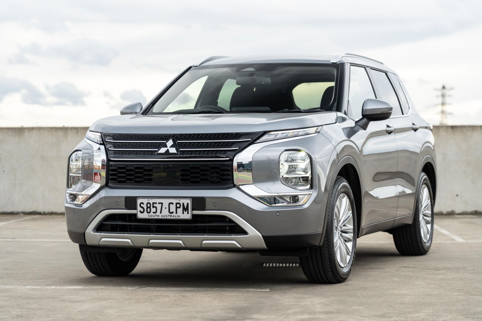 2023 Mitsubishi Outlander LS