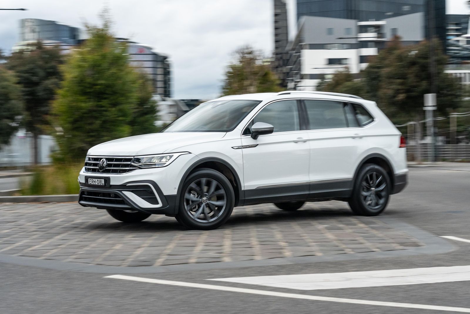 Mitsubishi Outlander v Volkswagen Tiguan Allspace v Honda CR-V comparison