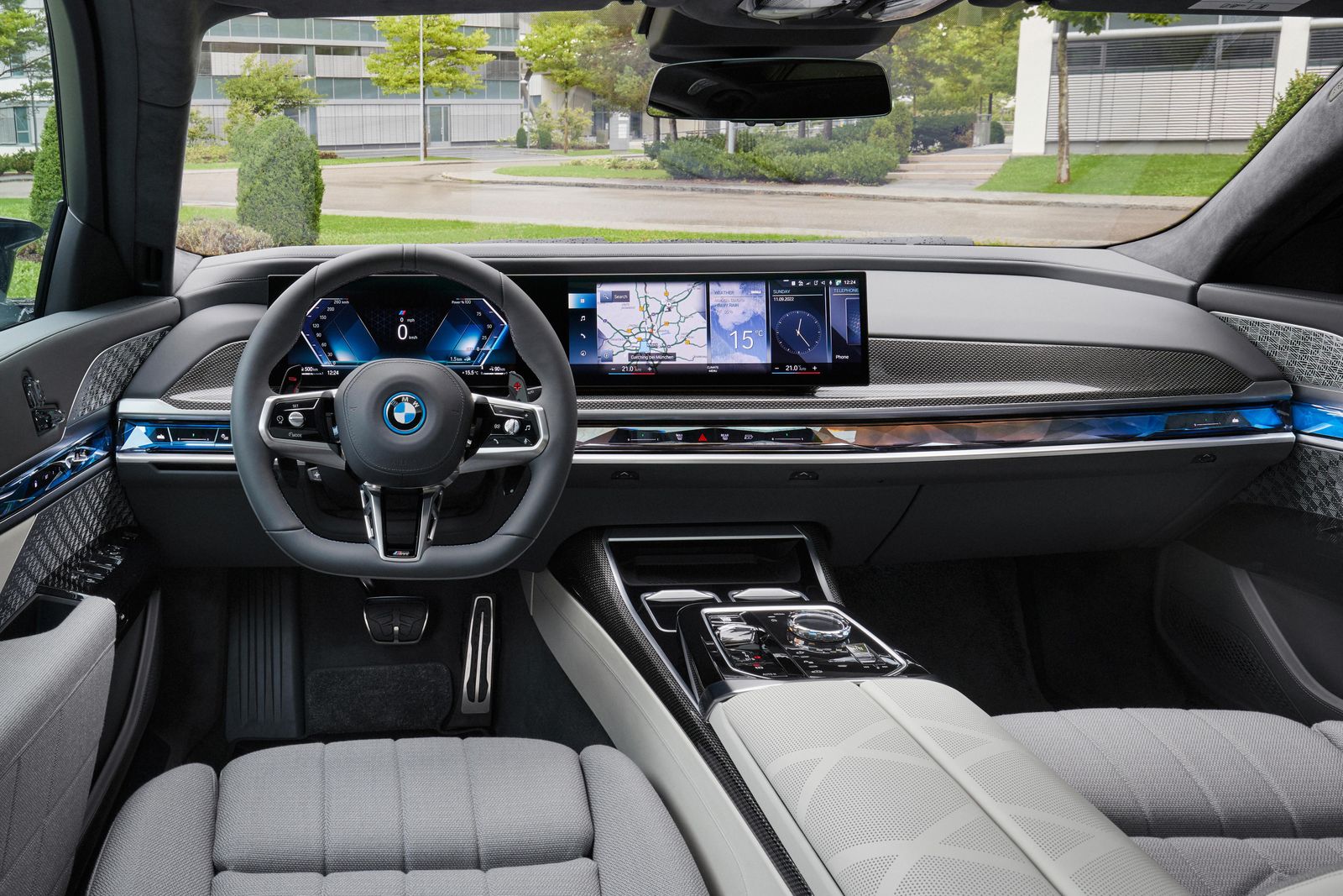 2023 BMW M760e PHEV replaces axed V12