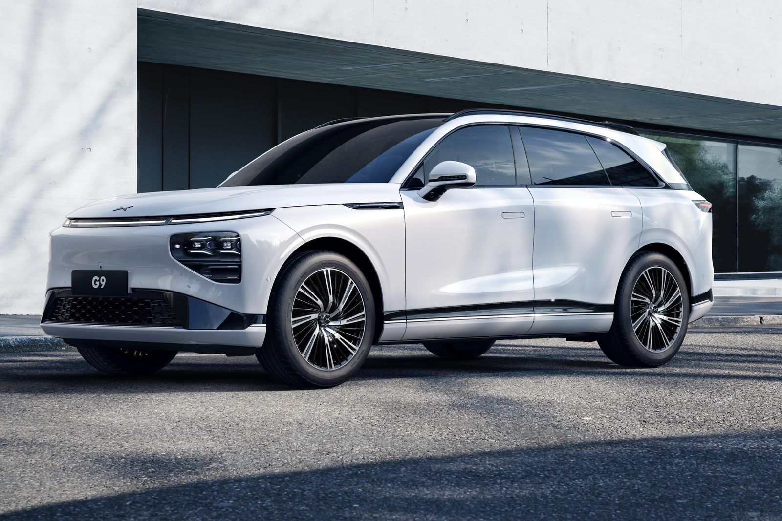 Chinese EV claims fast-charging record, 702km range