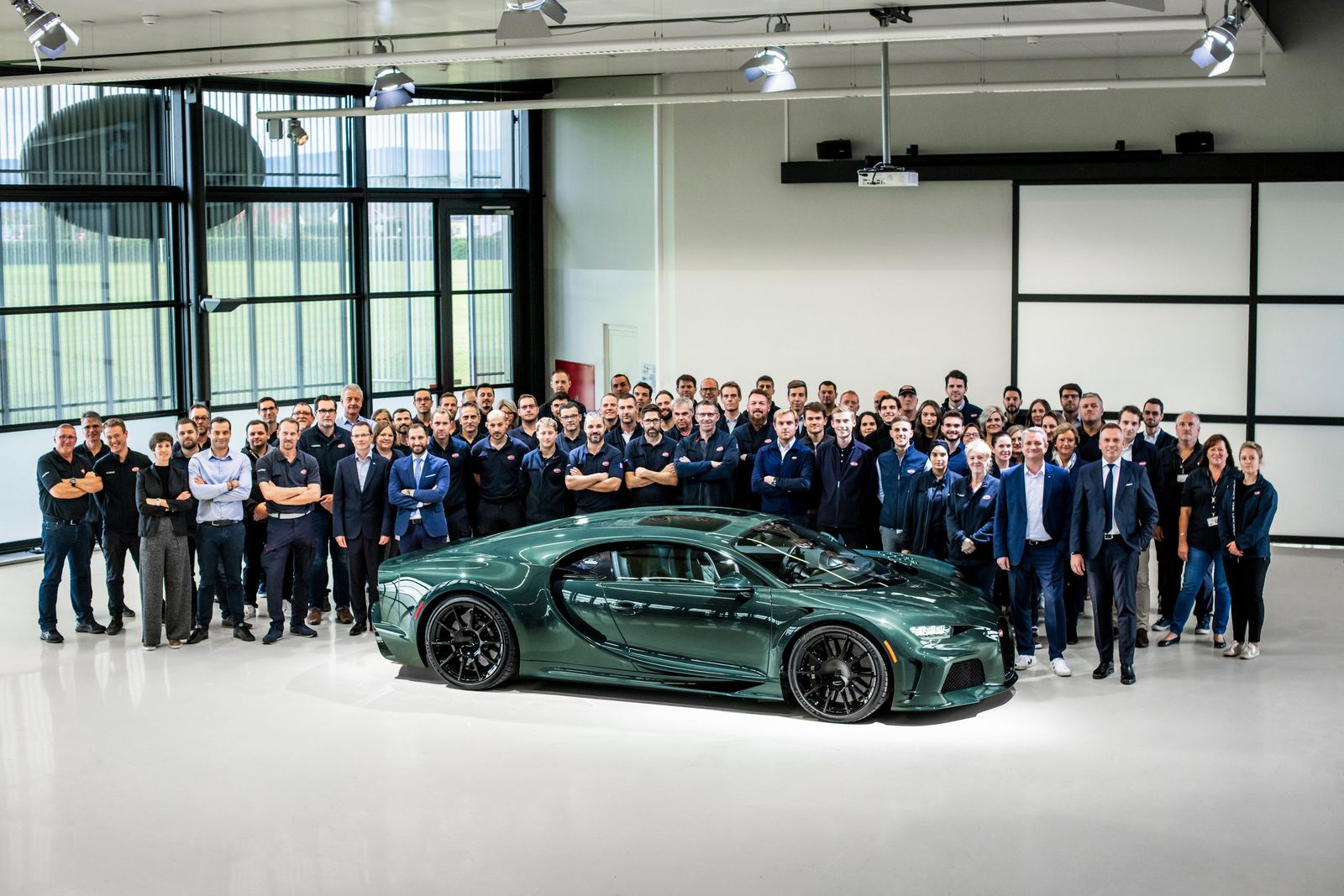 Bugatti celebrates 400th Chiron produced