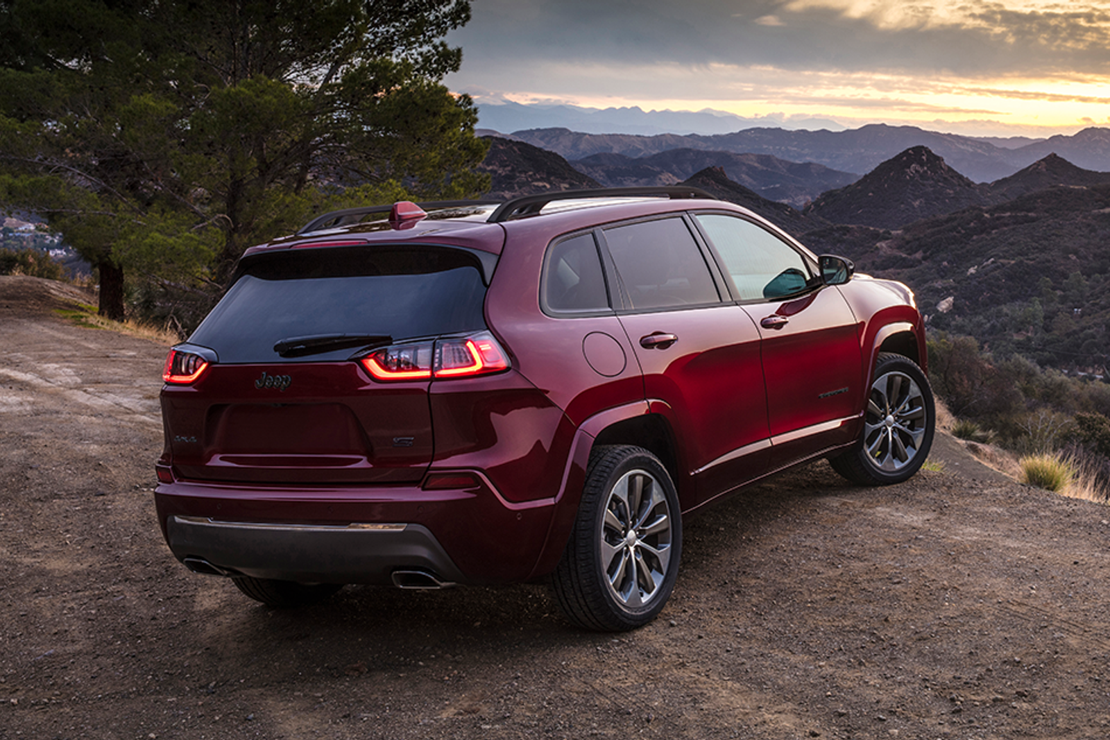 Jeep Cherokee Trailhawk axed, SUV range cut to one model