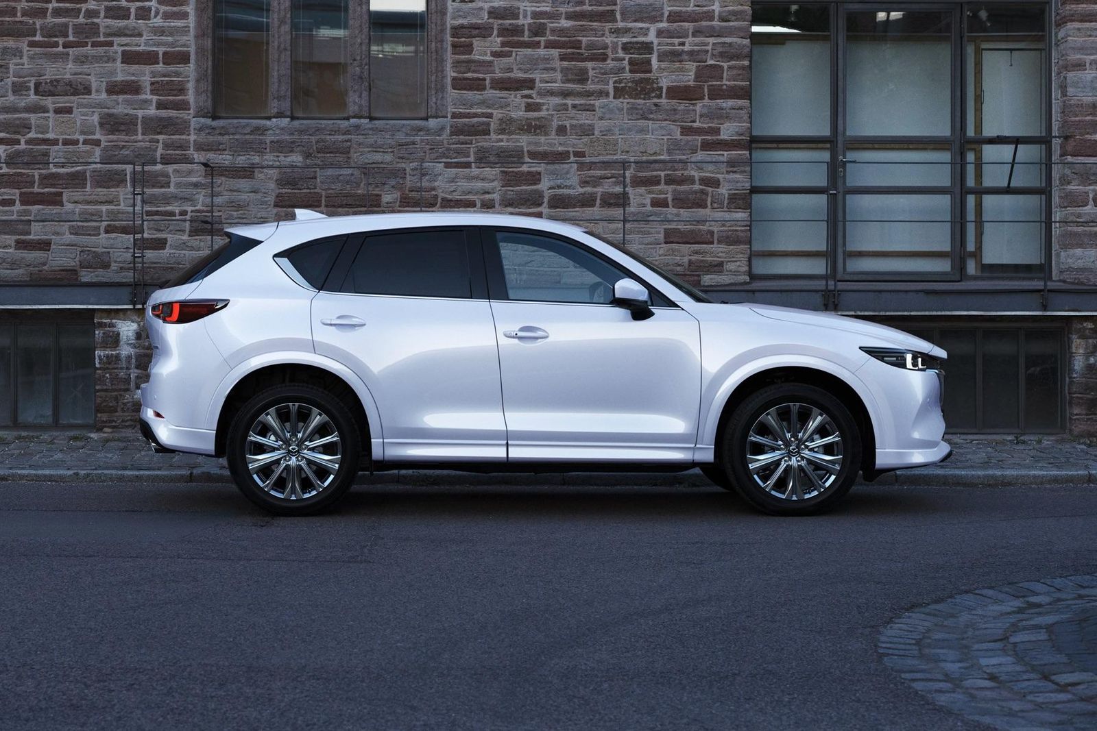 2023 Mazda CX-5 range gets 10.25-inch screen, manual axed