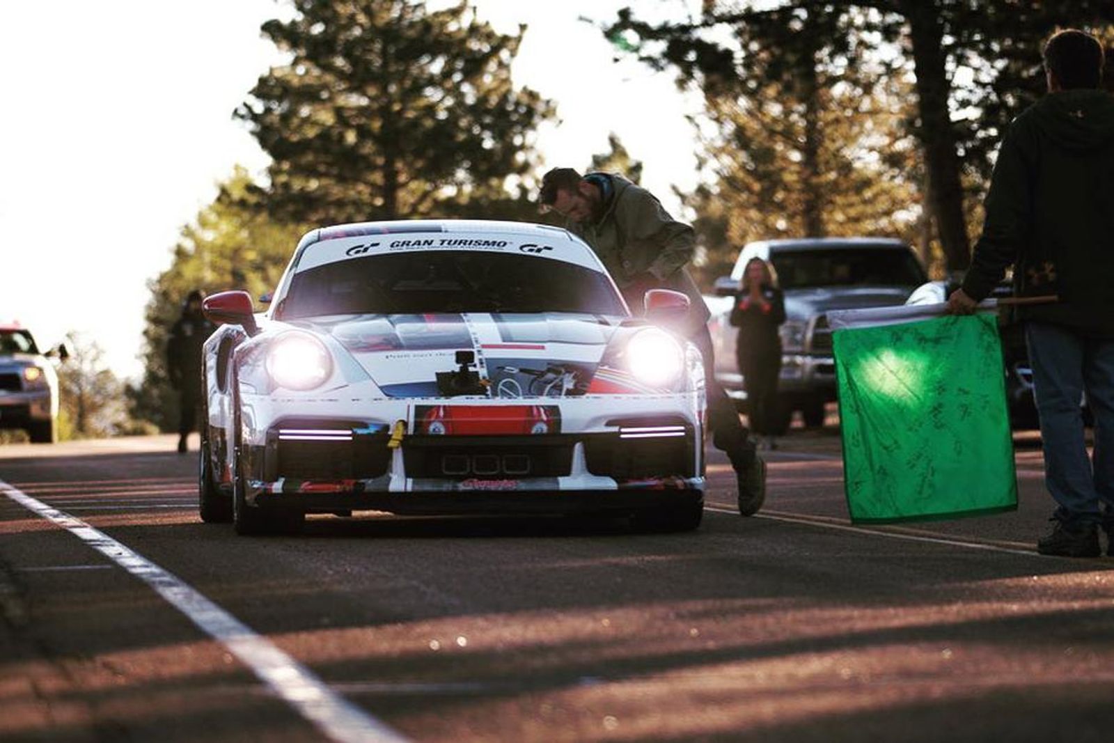 Porsche 911 Turbo S sets new Pikes Peak record