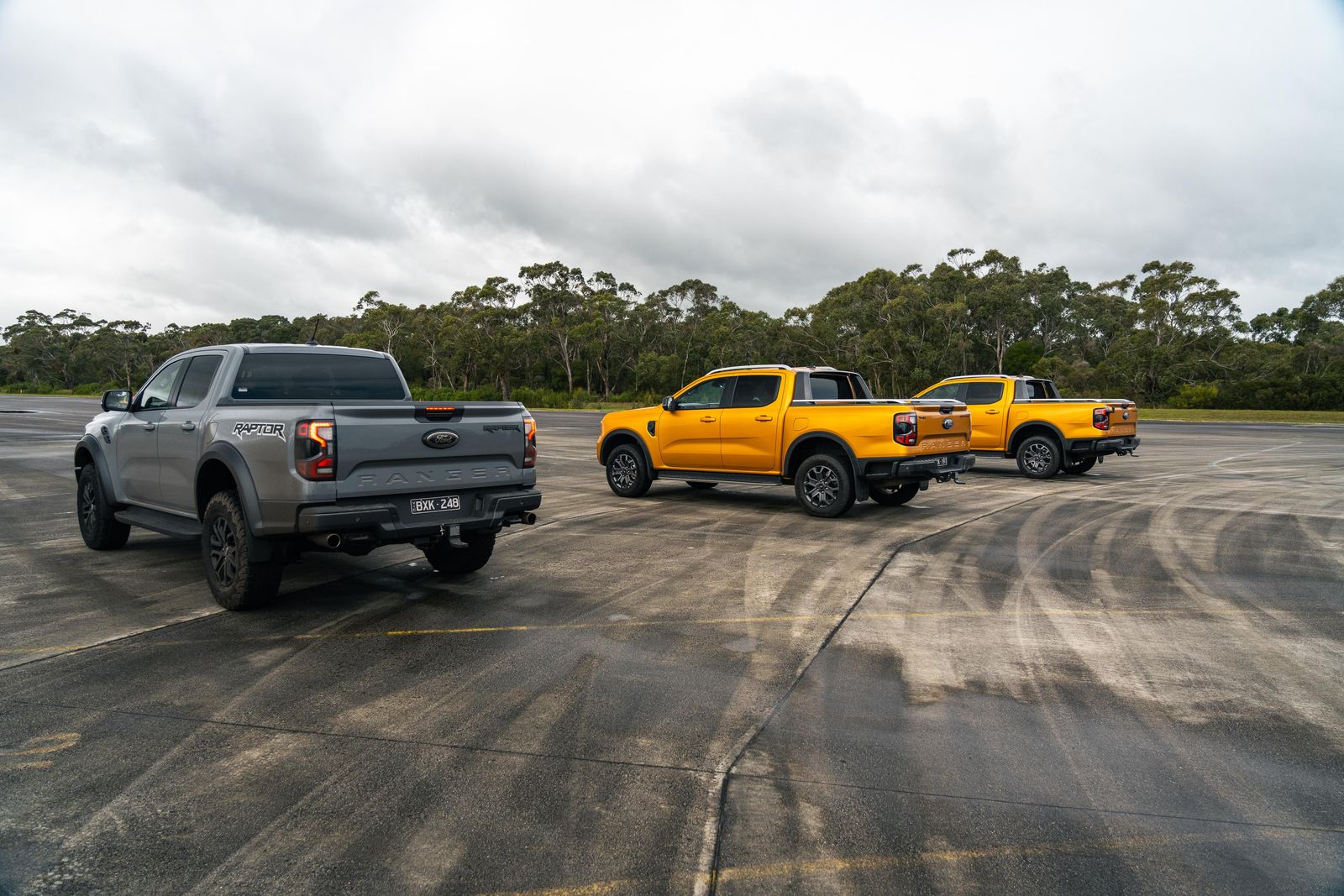 2023 Ford Ranger Raptor v Wildtrak V6 and Wildtrak 4-cylinder: Dragparison