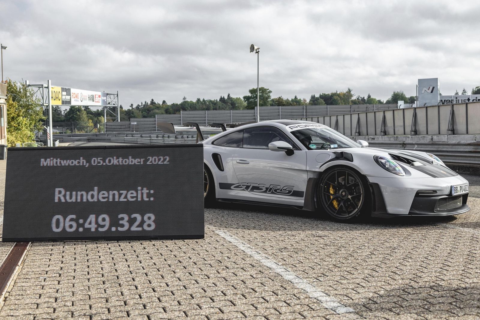 Porsche 911 GT3 RS sets ultra-quick Nurburgring time