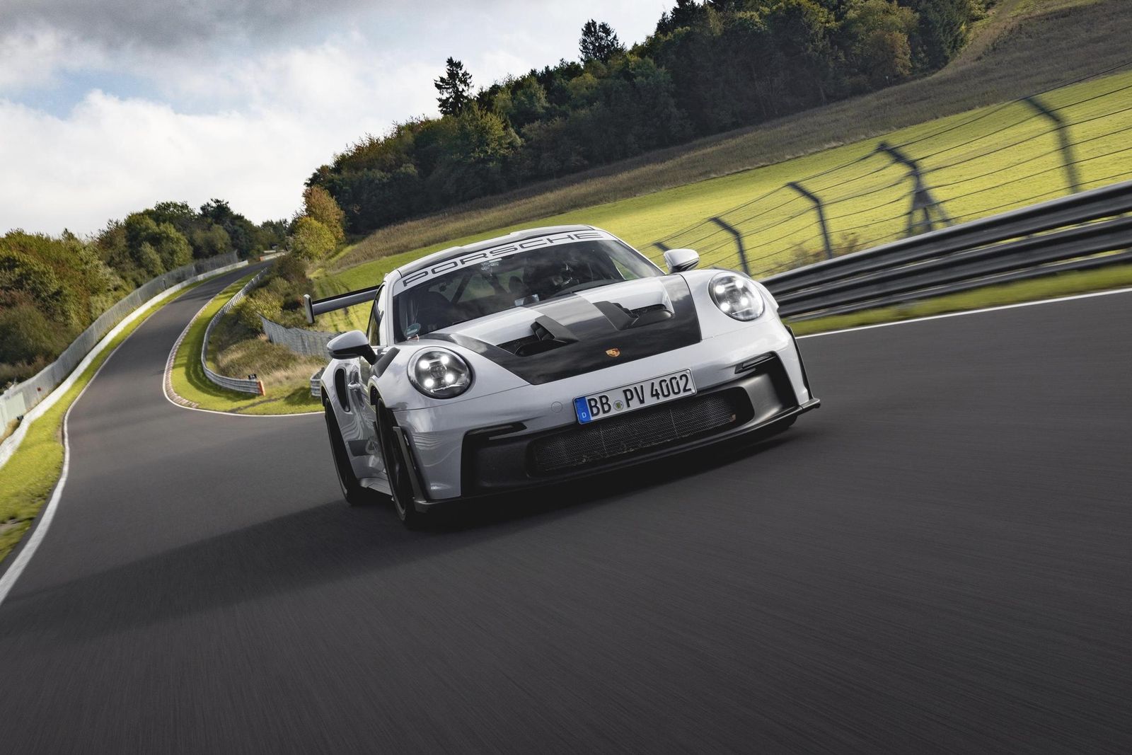 Porsche 911 GT3 RS sets ultra-quick Nurburgring time