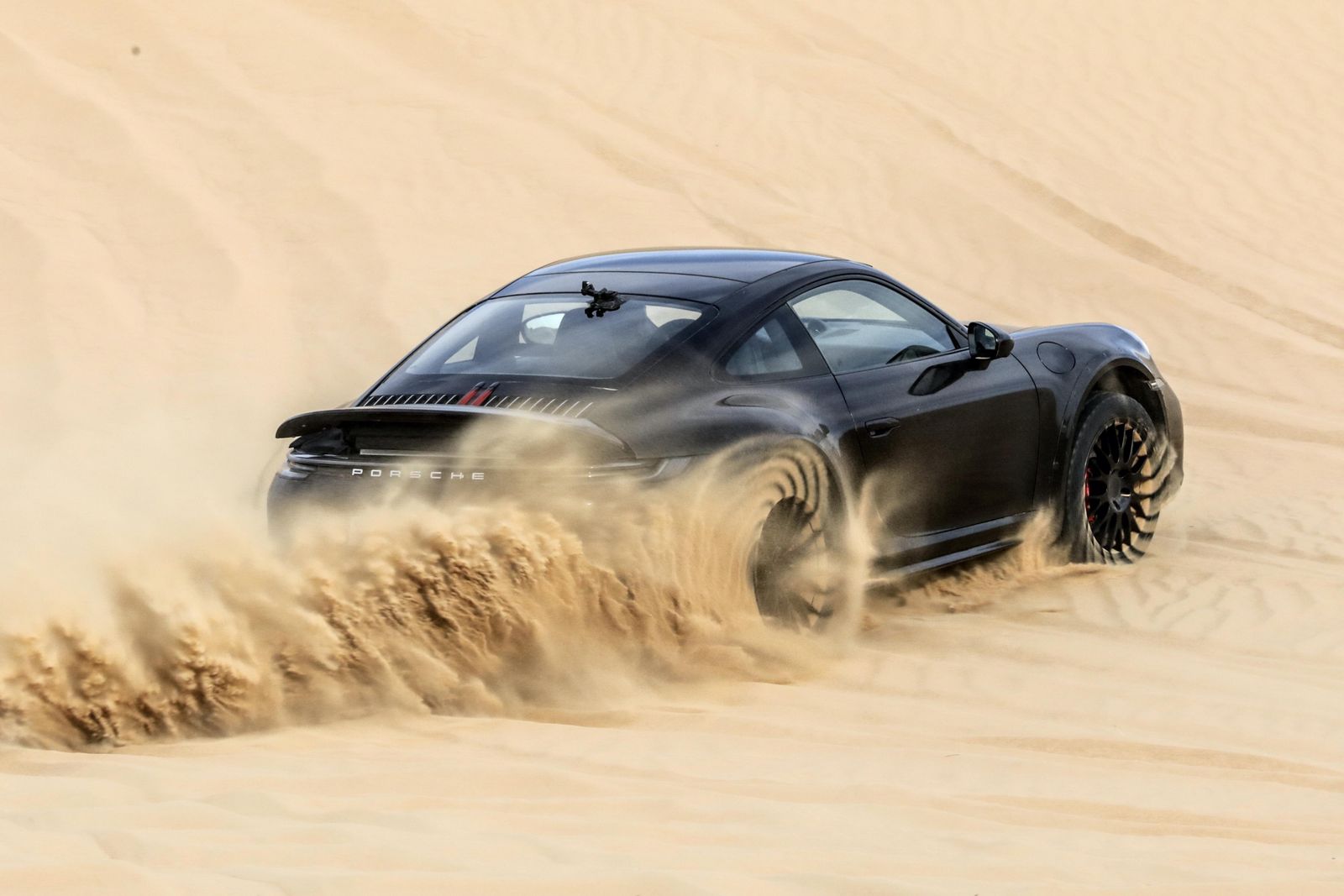 Porsche 911 Dakar: Rally-inspired model confirmed