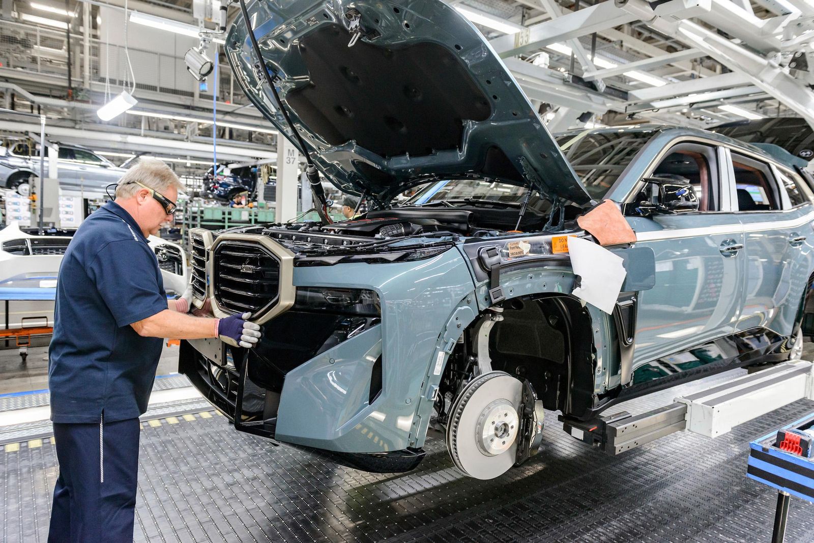 2023 BMW XM plug-in hybrid SUV production starts