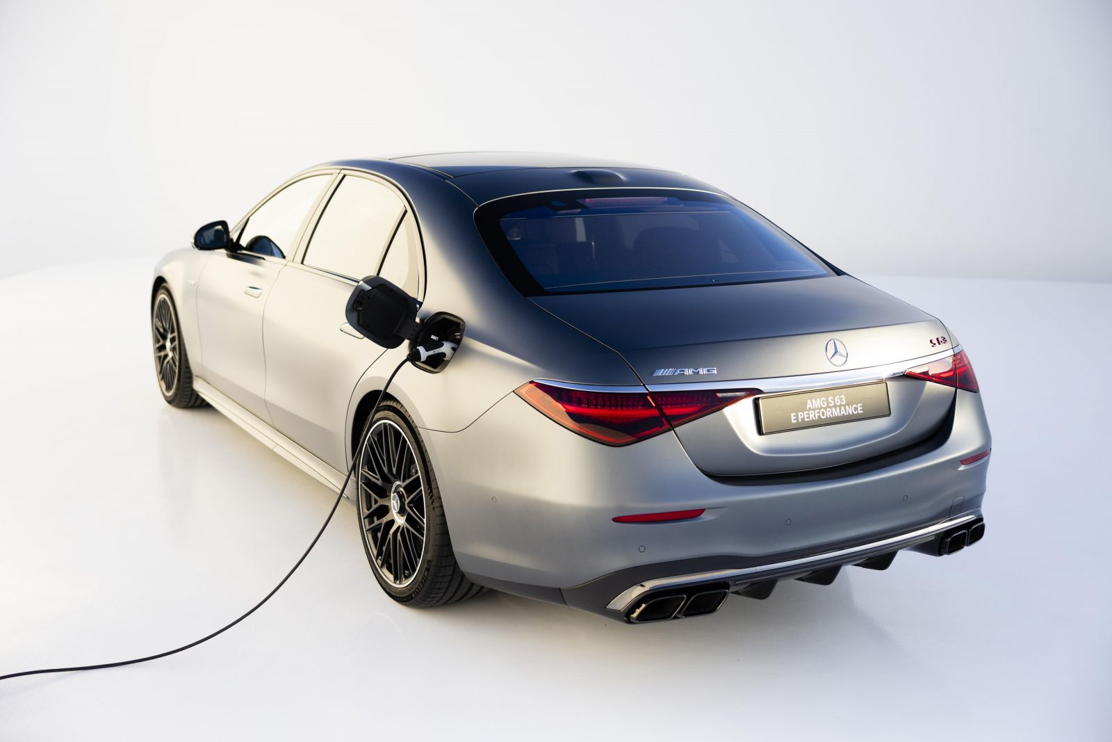 Mercedes-AMG S63 E Performance V8 plug-in hybrid revealed