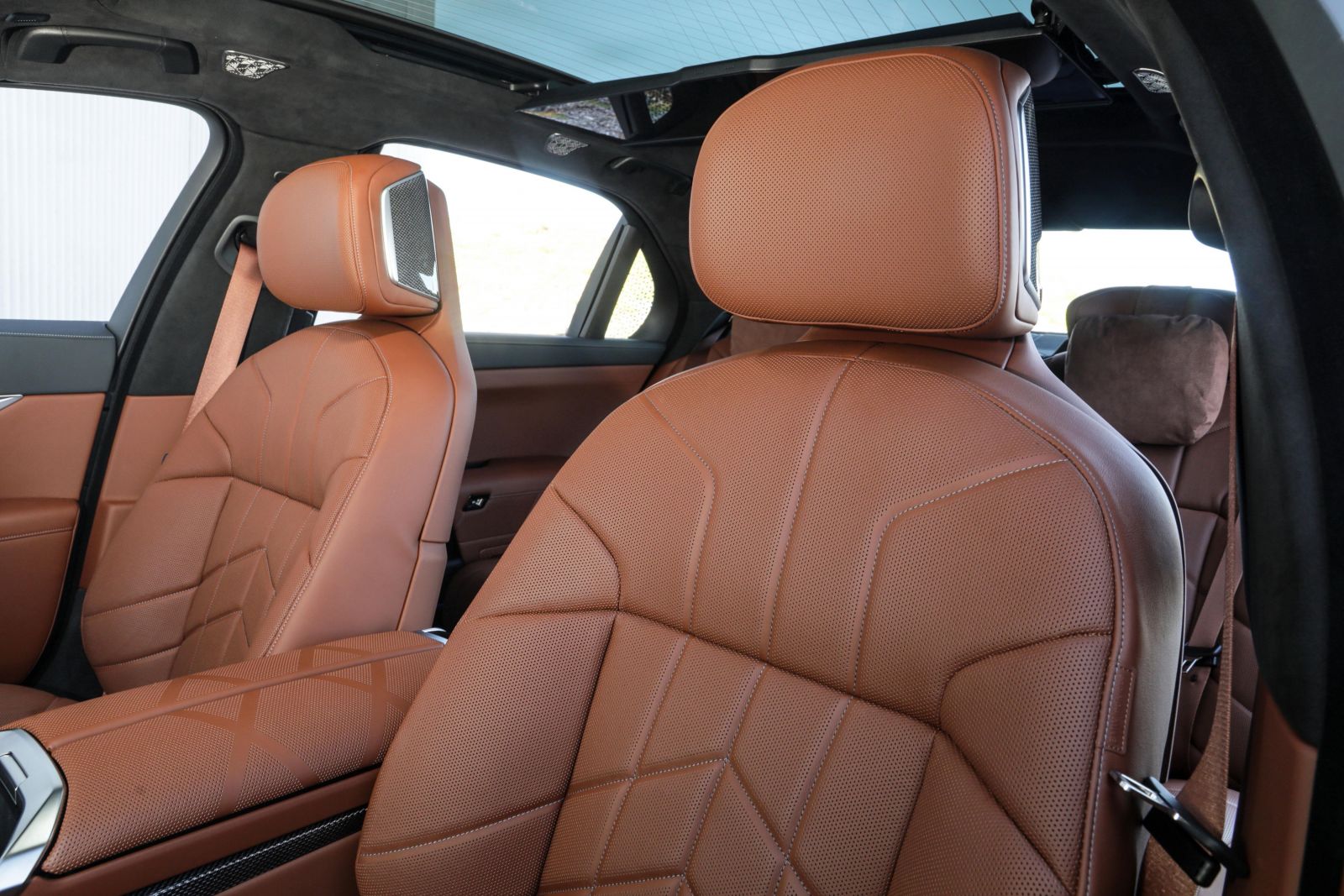 2023 BMW 7 Series and i7 price and specs