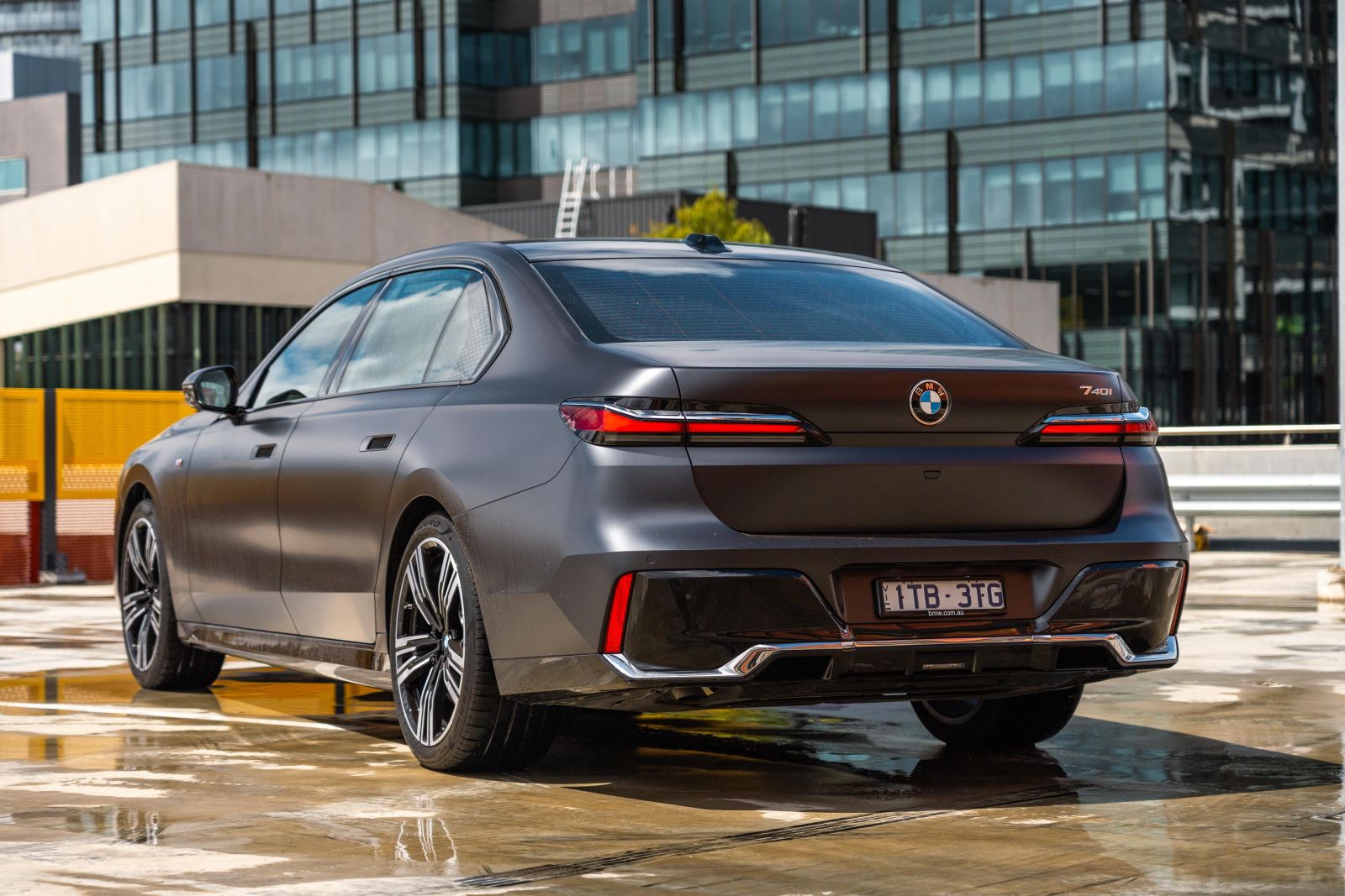 2023 BMW 7 Series and i7 price and specs