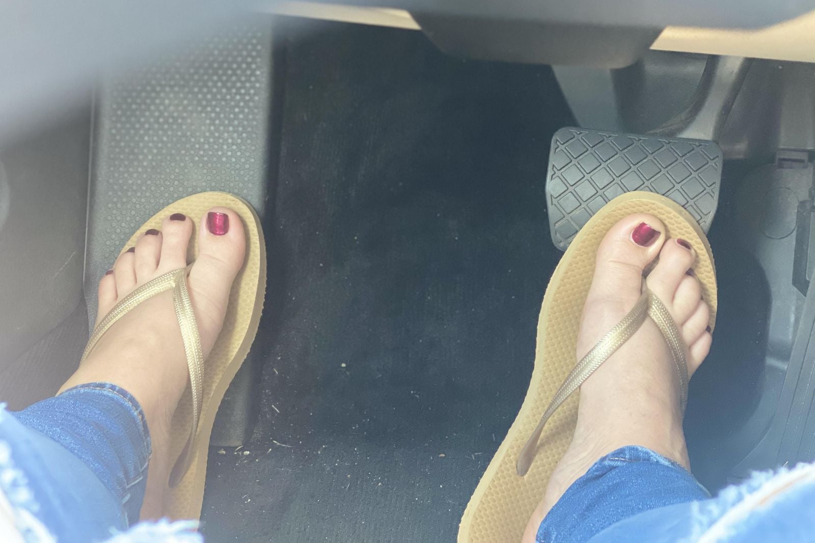 Is it illegal to drive in thongs/flip-flops? | CarExpert