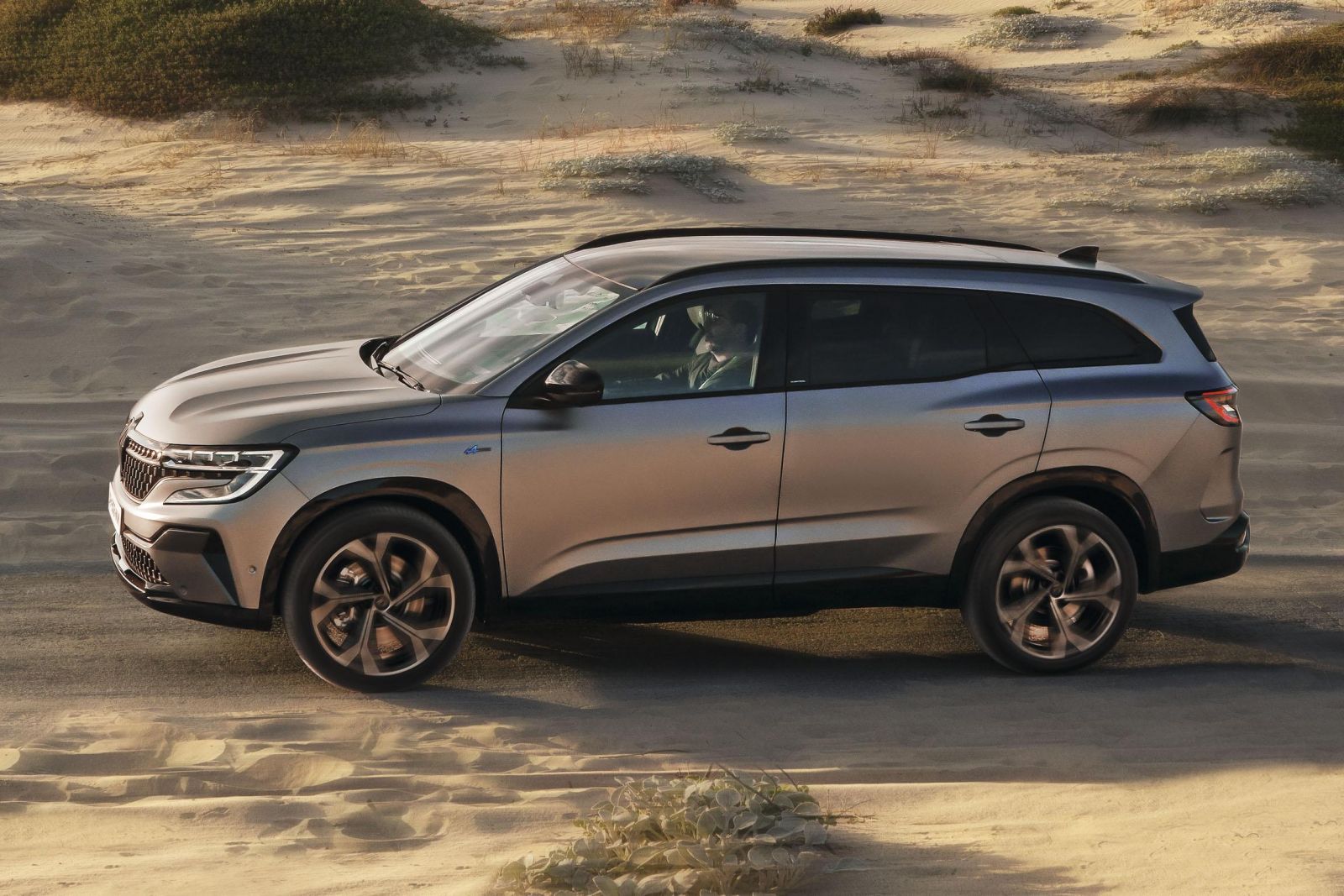 Renault teases new coupe SUV flagship