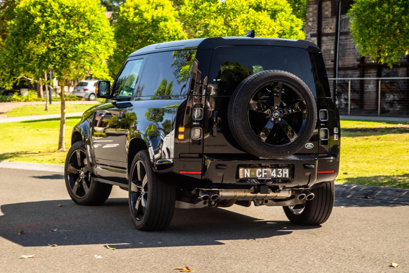 2023 Land Rover Defender 90 V8