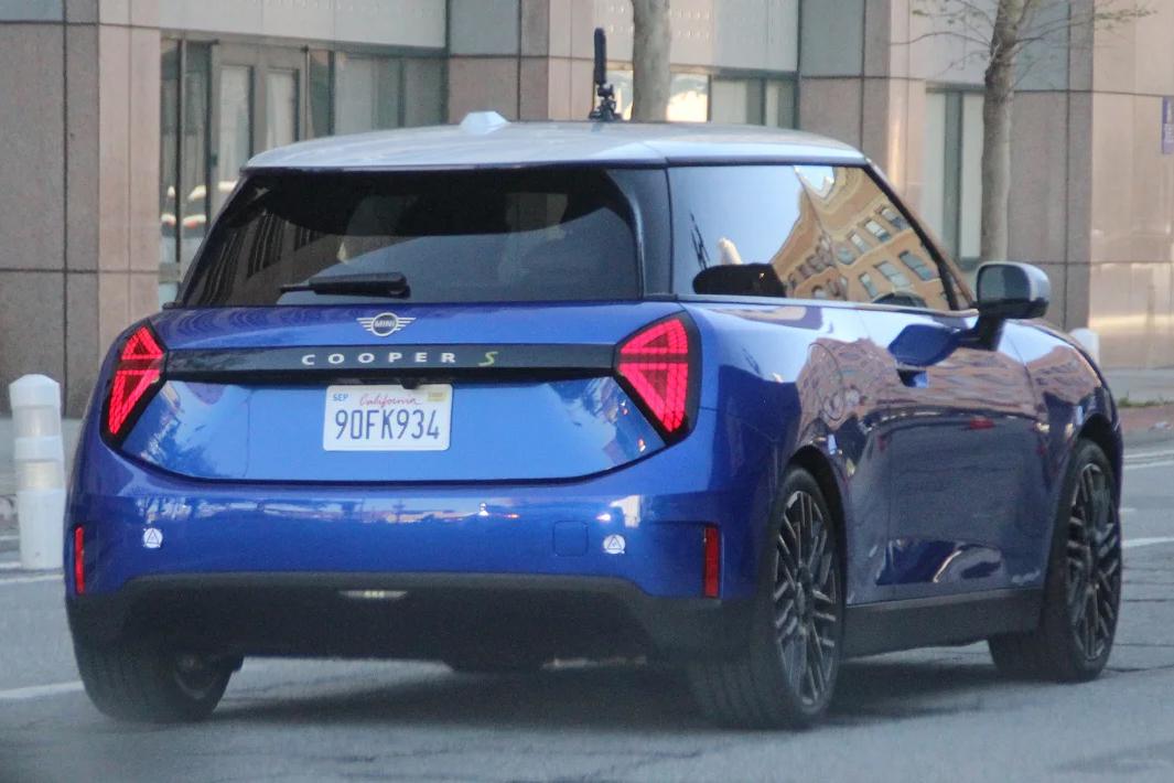 2024 Mini Cooper EV Spied Completely Undisguised CarExpert   2024 Mini Cooper SE Spypix 4 