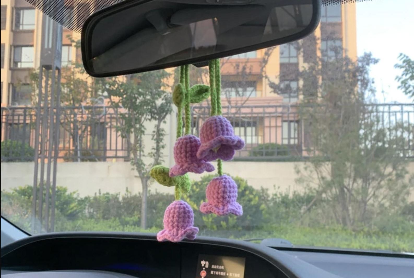 Is it illegal to hang things from the rearview mirror in Australia