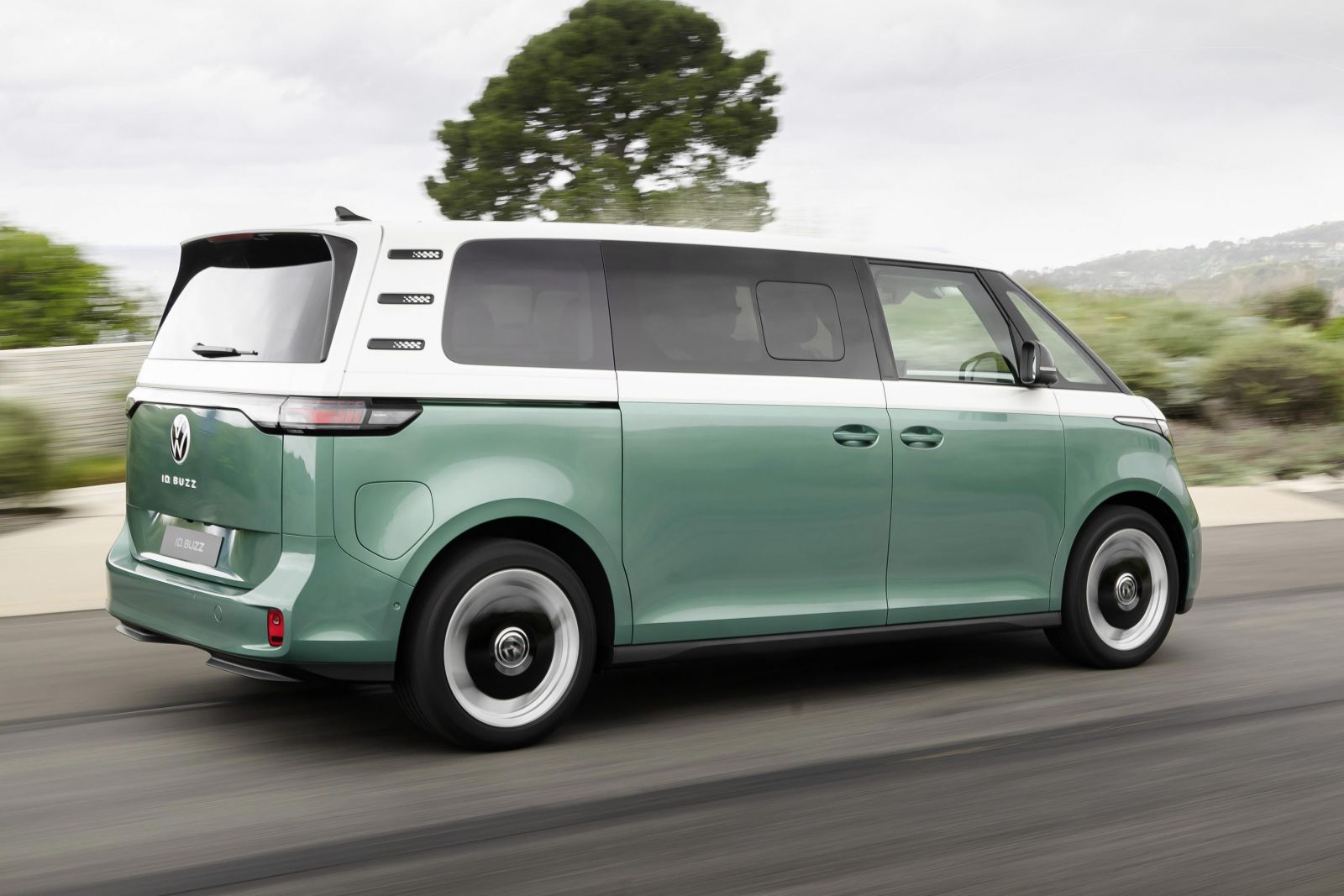 Volkswagen ID. Buzz: Longer Electric Kombi gets seven seats