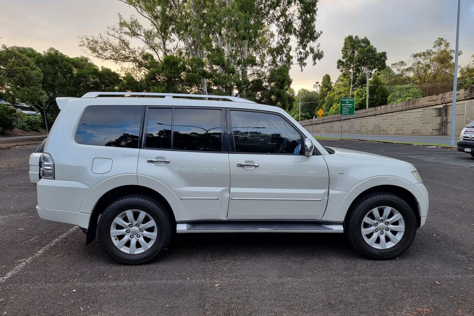 2010 Mitsubishi Pajero Exceed