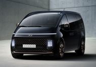 Hyundai wants to tackle Mercedes-Benz with posh people mover