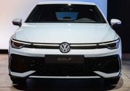 Volkswagen Golf's EV replacement delayed - report