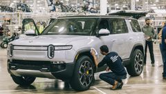 Rivian R1S electric SUV deliveries commence