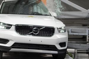 2022 Volvo XC40 price and specs