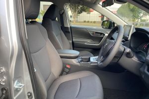 2021 Ford Escape FWD v Toyota RAV4 GX comparison