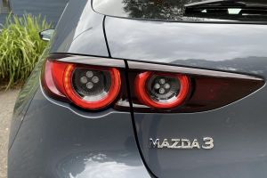 2021 Hyundai i30 N Line Premium v Mazda 3 G25 Astina comparison
