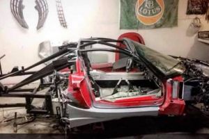 Mad man cuts a Lotus Exige in half and stuffs in a BMW M5 V10