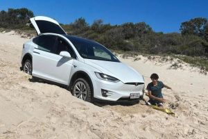 Rented Tesla Model X gets stuck on beach, front then ripped off car