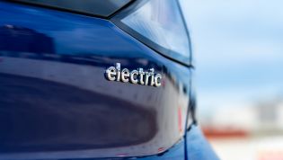 Electric vehicle sales growing in Australia, but emissions progress is slow