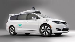 Fiat Chrysler developing self-driving van with Waymo