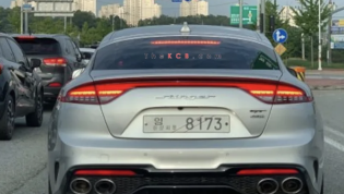 2021 Kia Stinger spied undisguised